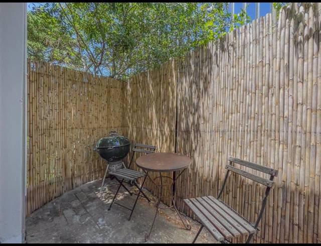 2 BEDROOM PROPERTY TO RENT IN HOUT BAY CENTRAL